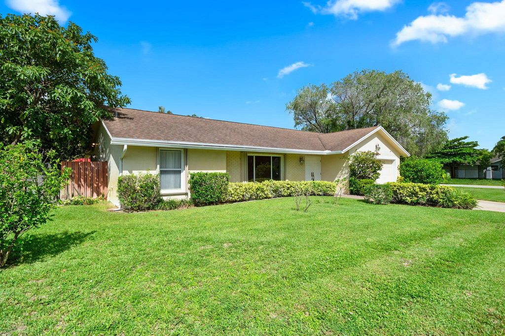 Photo of 12126 Sugar Pine Trail, Wellington, FL 33414 (MLS # R11001979)