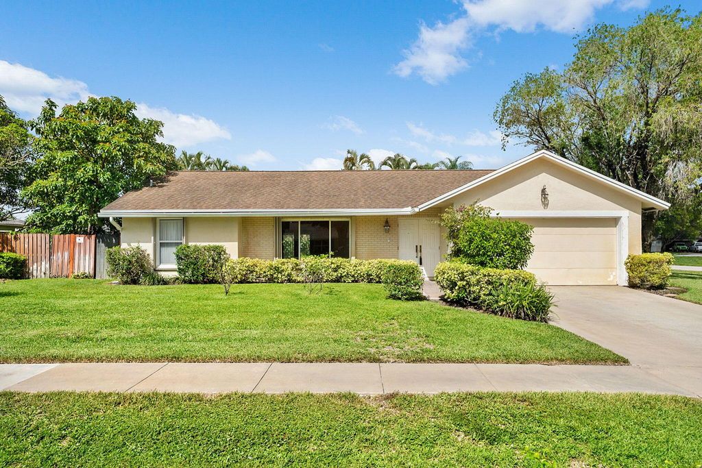 Photo of 12126 Sugar Pine Trail, Wellington, FL 33414 (MLS # R11001979)