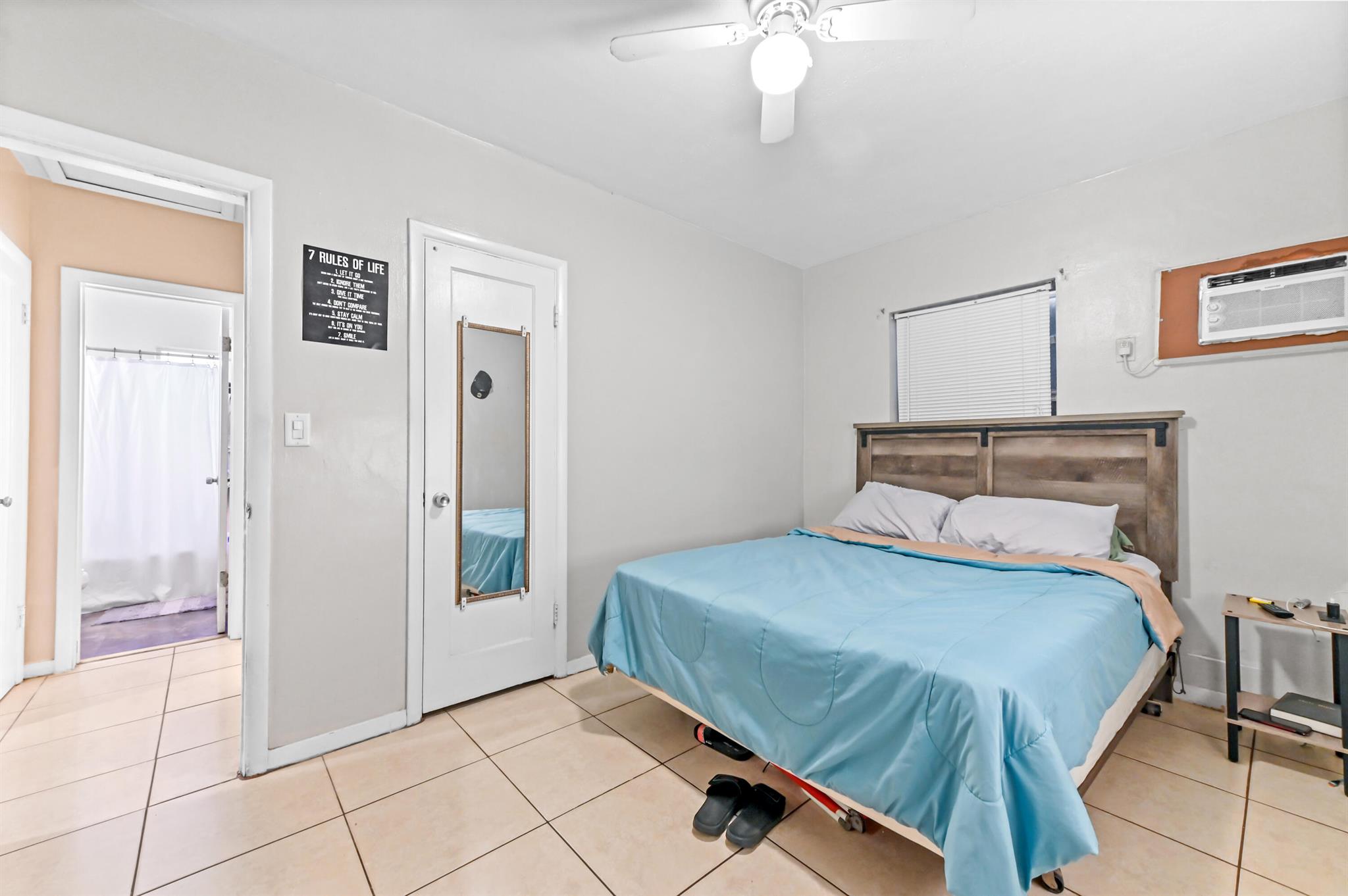 WHISPERING PALMS - Residential