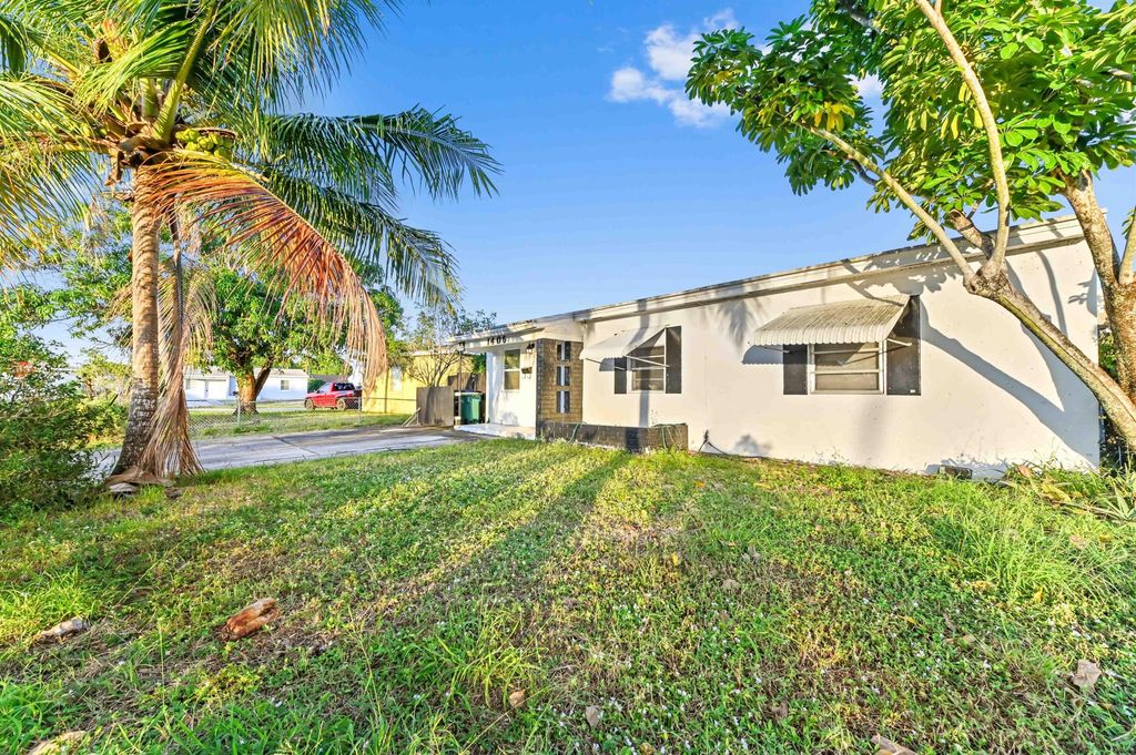 Photo of 1406 S G Street, Lake Worth Beach, FL 33460 (MLS # R11145649)