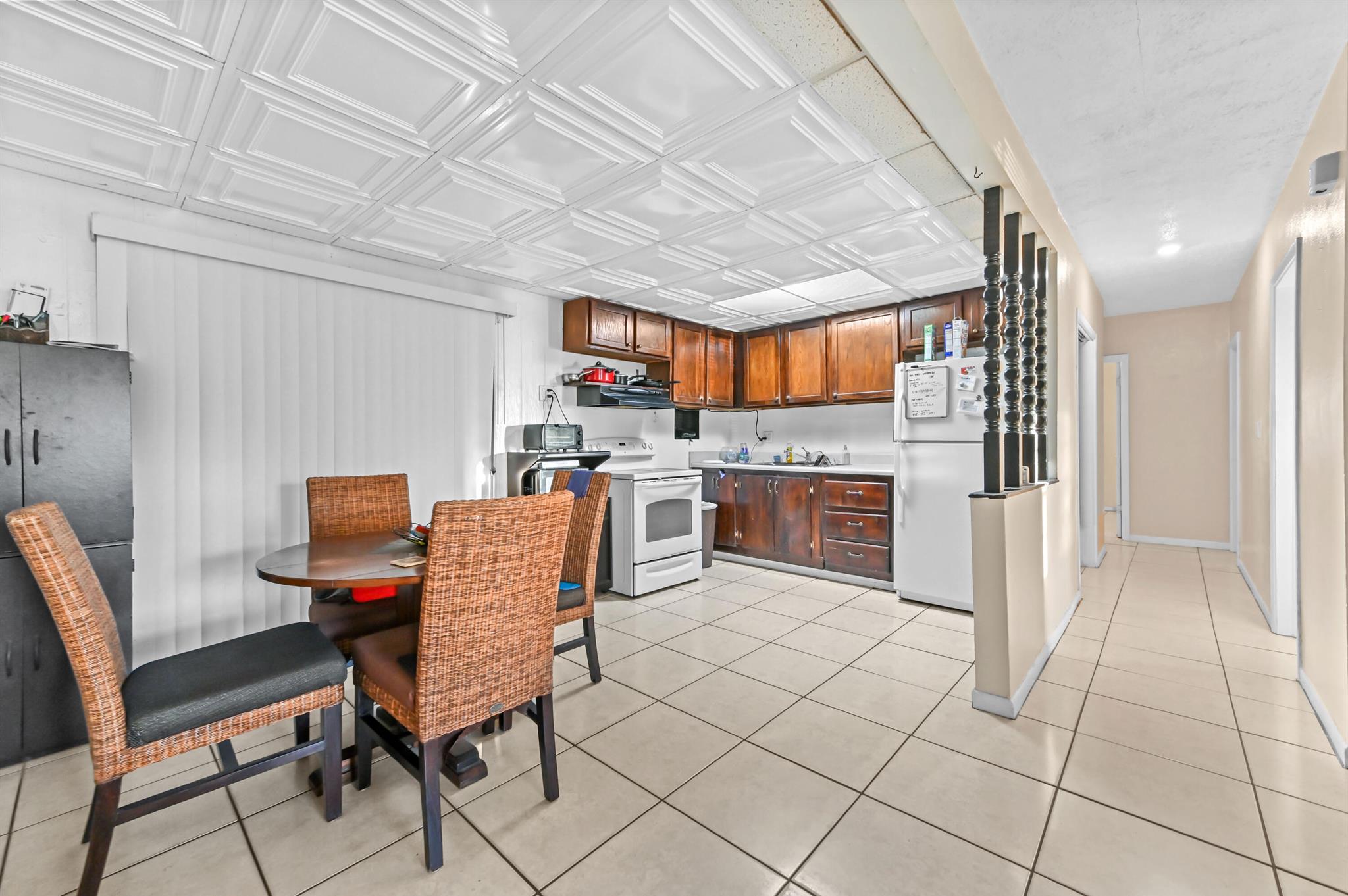 WHISPERING PALMS - Residential