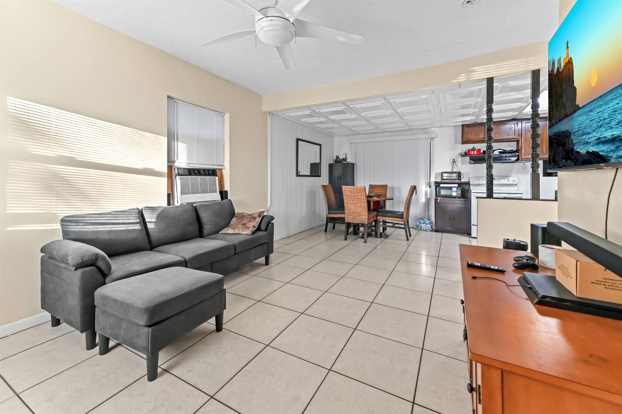 WHISPERING PALMS - Residential