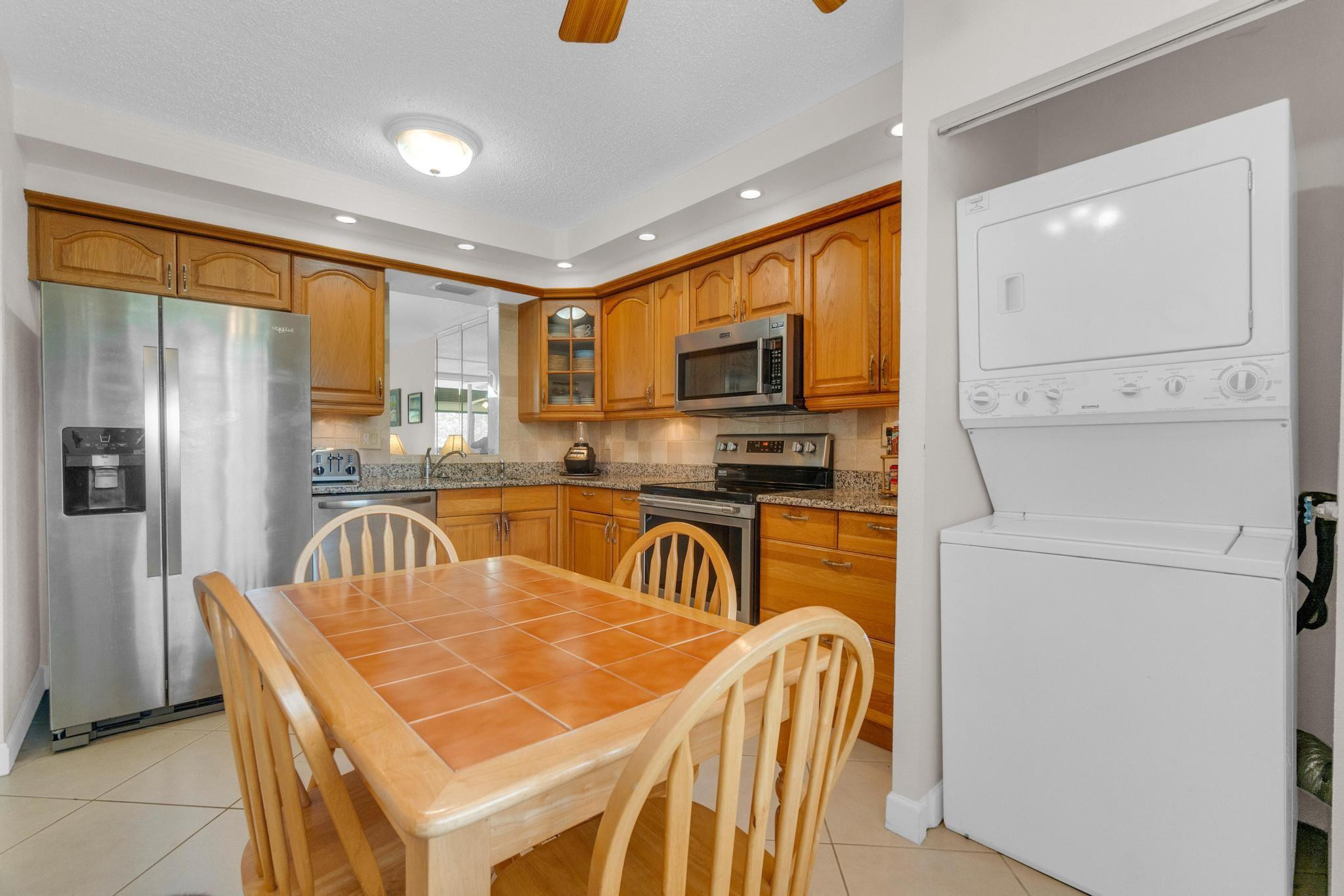 Palm Lakes - Residential