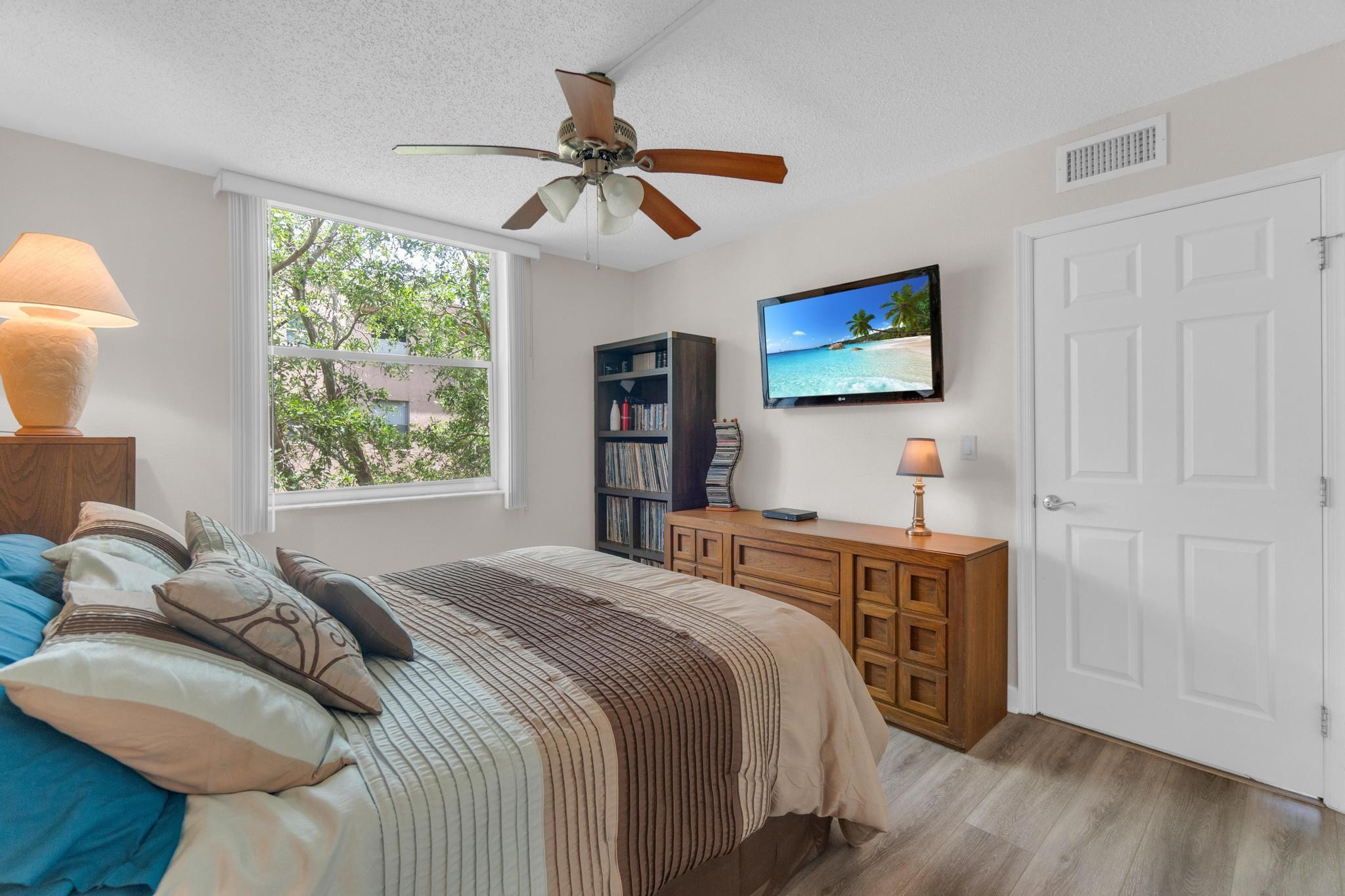 Palm Lakes - Residential