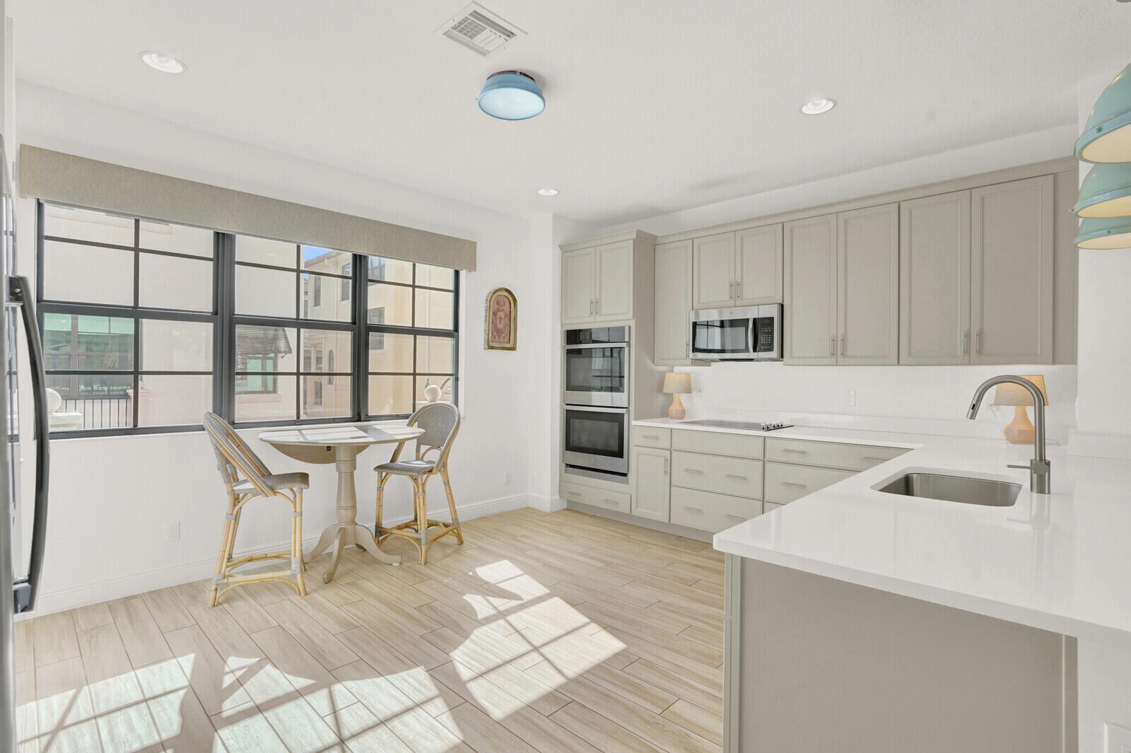 CASA DEL MAR - Residential