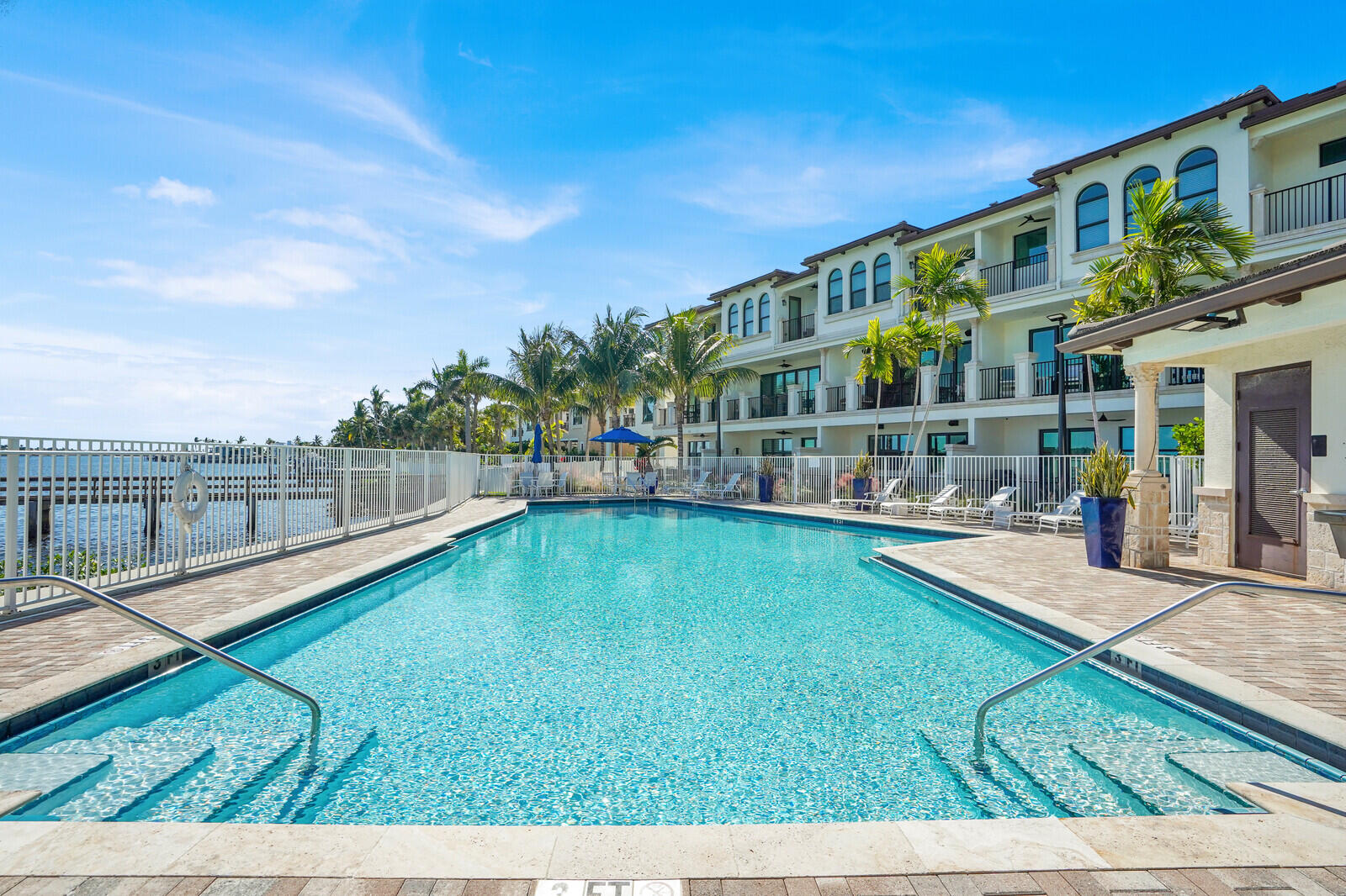 CASA DEL MAR - Residential