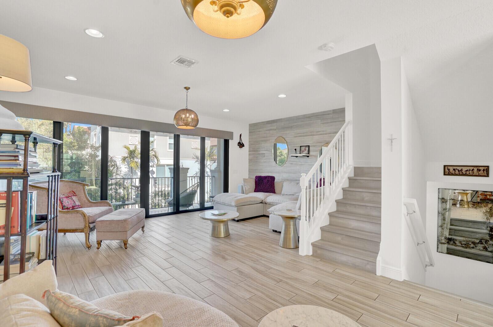 CASA DEL MAR - Residential