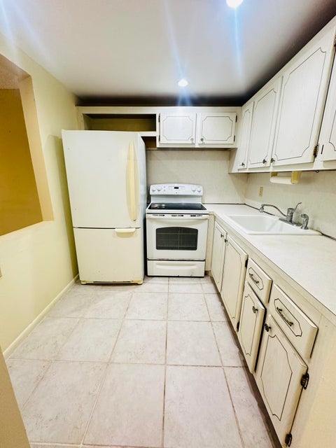 Tiny photo for 3005 Cambridge A, Deerfield Beach, FL 33442 (MLS # B26090419)