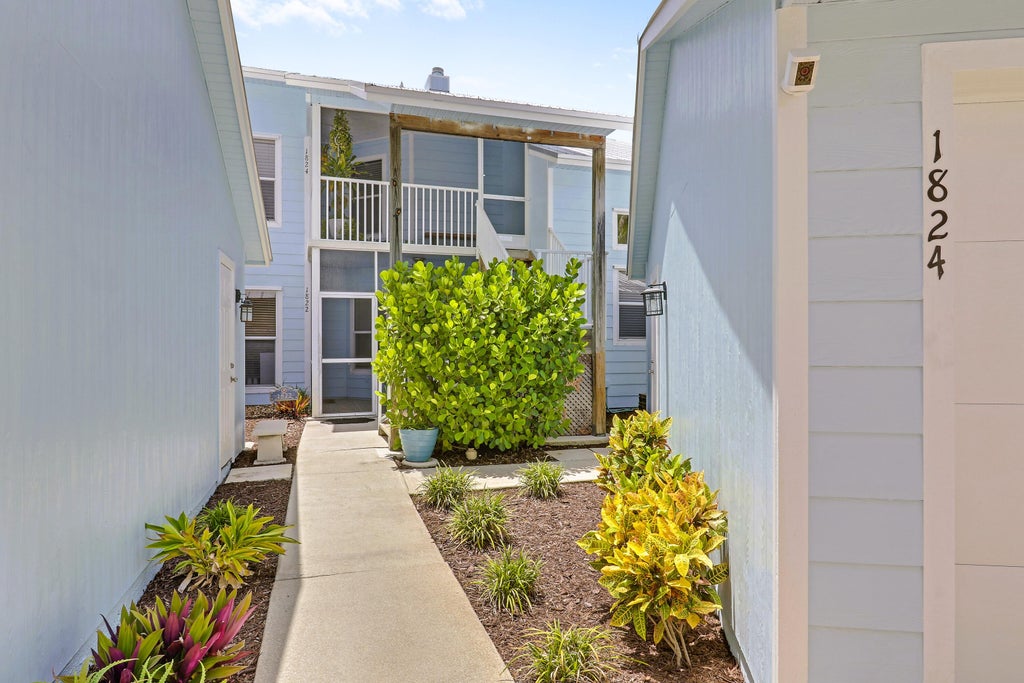 Photo of 1824 SE Hideaway Circle #1824, Port Saint Lucie, FL 34952 (MLS # B26051412)