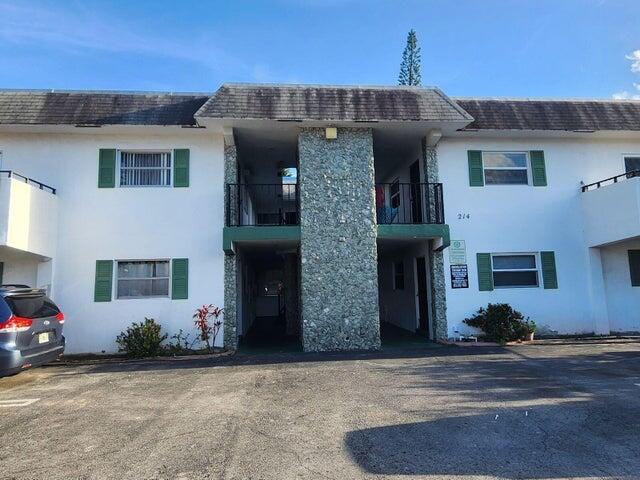 GREAT OPPORTUNITY first floor 2/2 apartment , New tile in master and guest bedrooms throughout, white kitchen cabinet, stainless steel appliance, a private fenced in backyard. Requires a min 650 credit score.Condo in the heart of Pompano Beach! Ideally located near major highways, shopping, dining, and just minutes from the beach