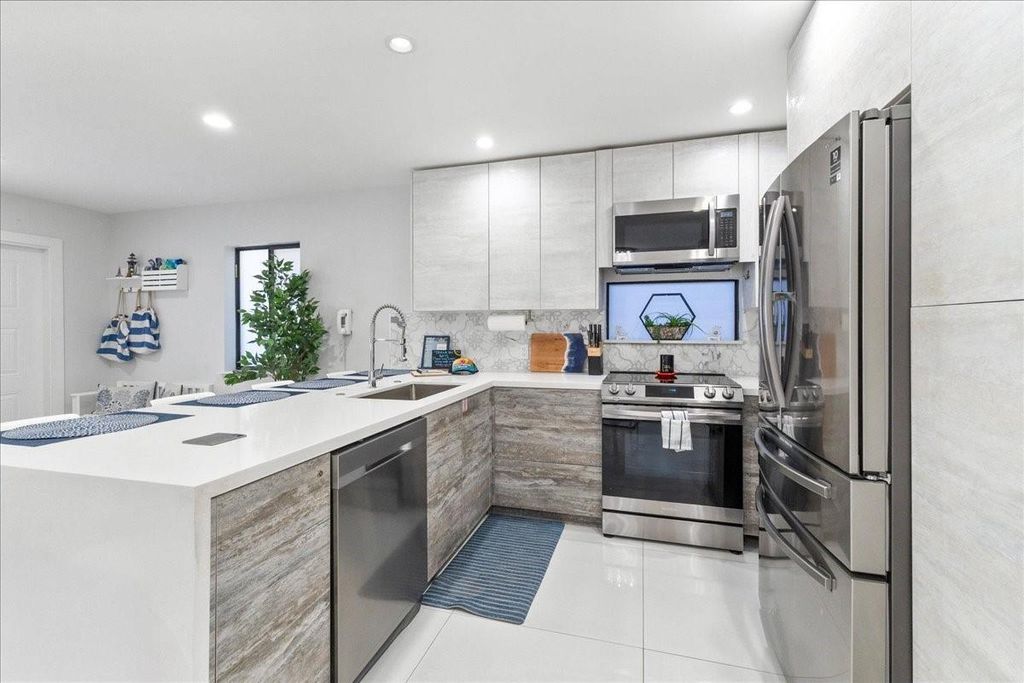 Photo of 2911 N Ocean Dr, Hollywood, FL 33019 (MLS # F10533612)