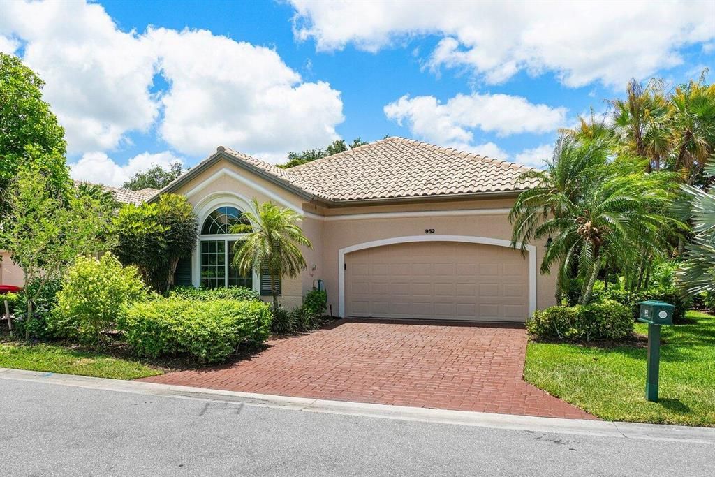 Photo of 952 Augusta Pointe Drive, Palm Beach Gardens, FL 33418 (MLS # R10719984)