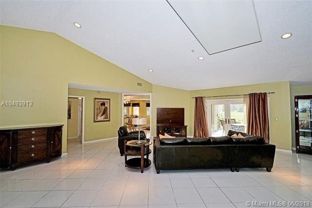 Golf-Tam Village 119-18 B - Residential