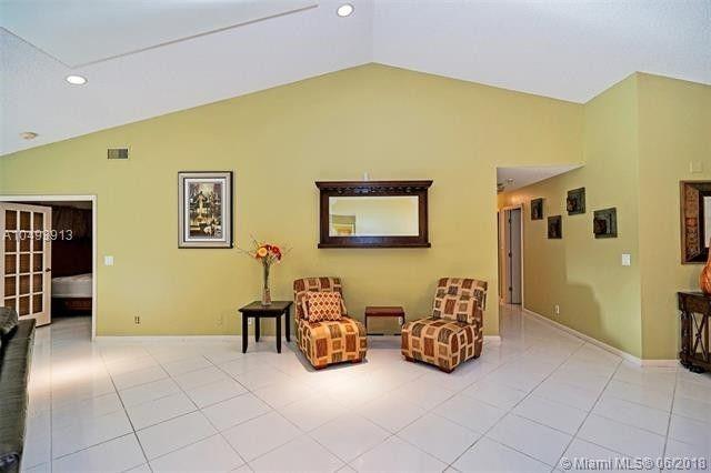 Golf-Tam Village 119-18 B - Residential
