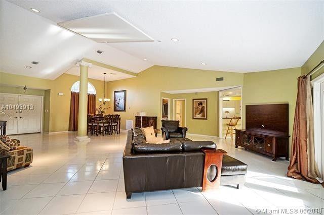 Golf-Tam Village 119-18 B - Residential