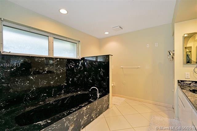 Golf-Tam Village 119-18 B - Residential