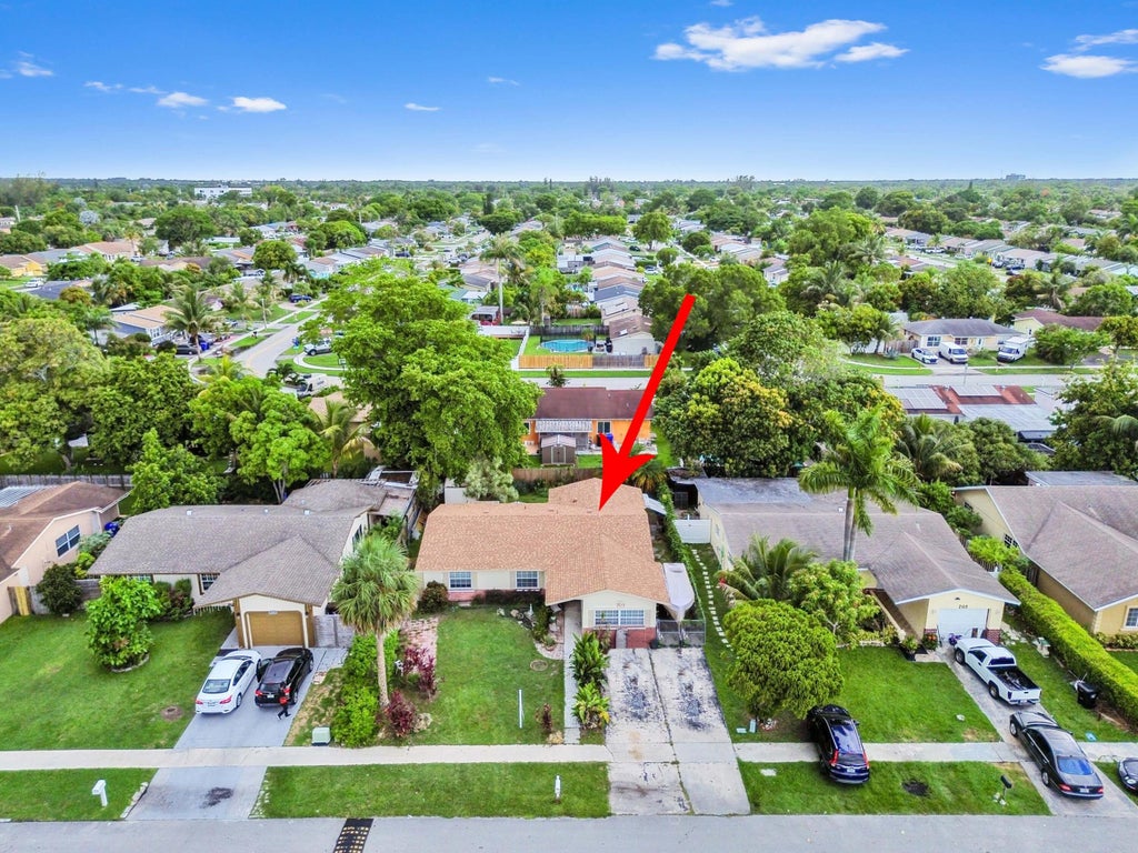 Photo of 703 SW 76th Avenue, North Lauderdale, FL 33068 (MLS # B26050347)