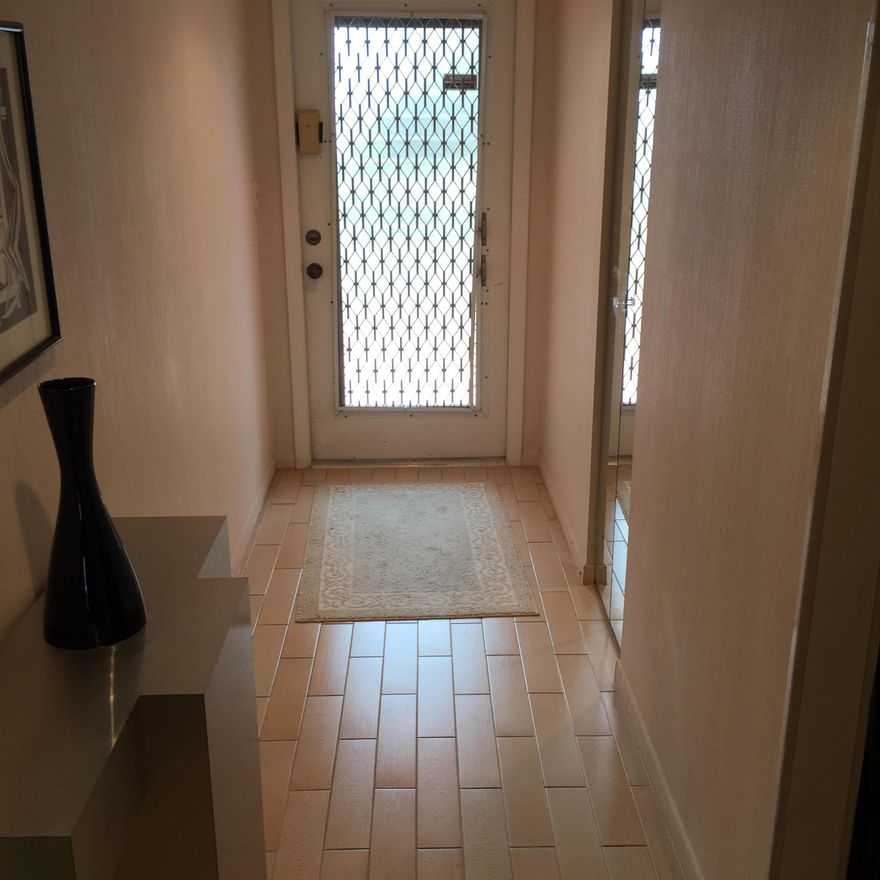 TOP FLOOR W/LAKE VIEWS, LG UNIT 1348 SQ FT, 2/2 CONDO LAKES OF DELRAY 6 MILES
FROM BEACH & DOWNTOWN DELRAY,ACTIVE 
ADULT 55+, RENOVATED CLUBHOUSE,
OLYMPIC SIZE HEATED POOL, TENNIS & SHOW