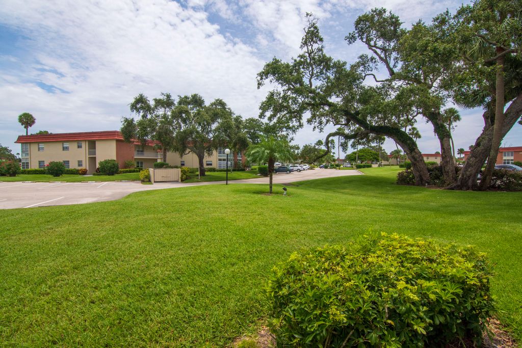 Photo of 61 Woodland Drive #106, Vero Beach, FL 32962 (MLS # B26031999)