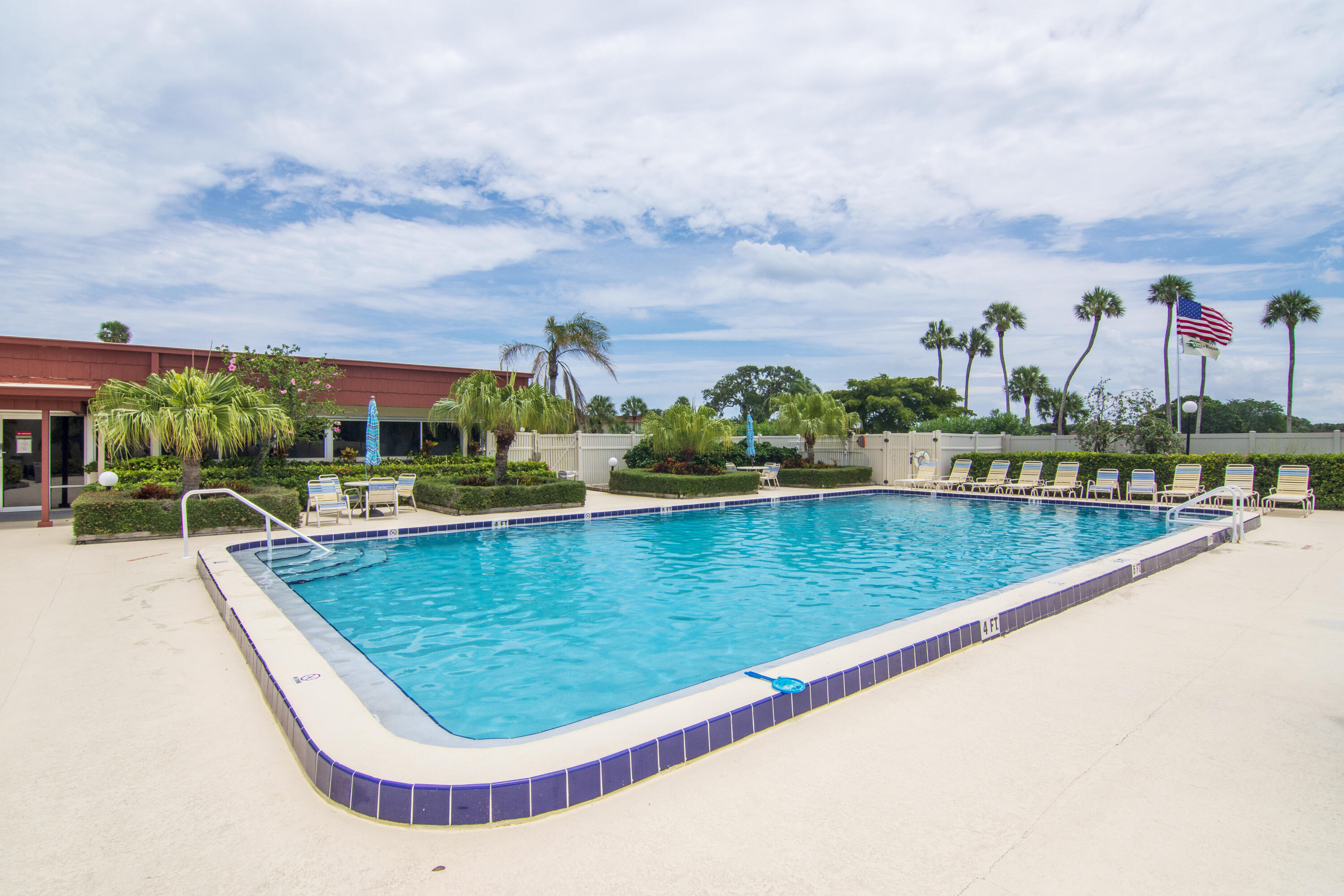 VISTA ROYALE PHASE IV BLDGS 83-111 - Residential