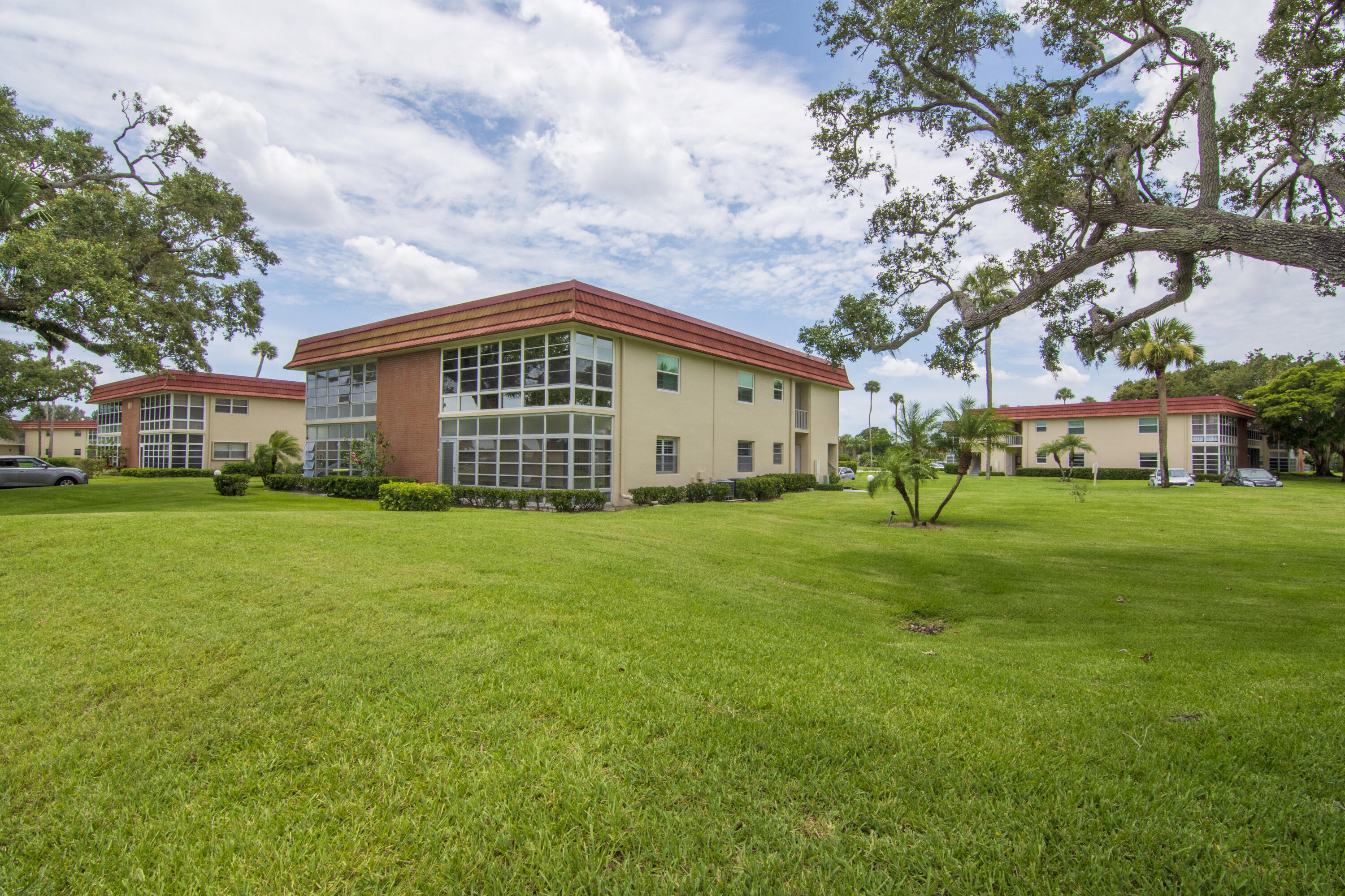 VISTA ROYALE PHASE IV BLDGS 83-111 - Residential