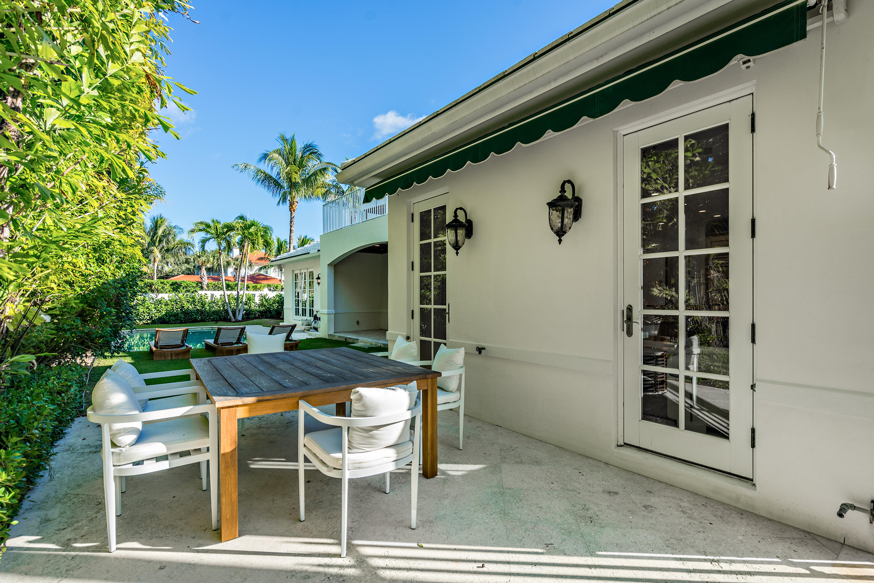 EL ENCANTO - Residential Lease