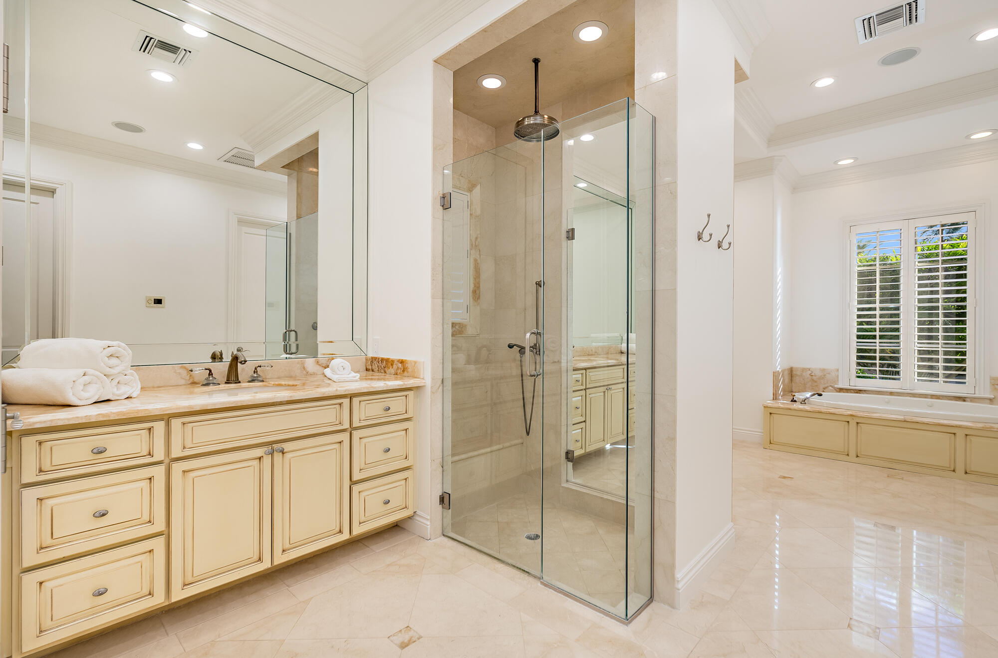 EL ENCANTO - Residential Lease