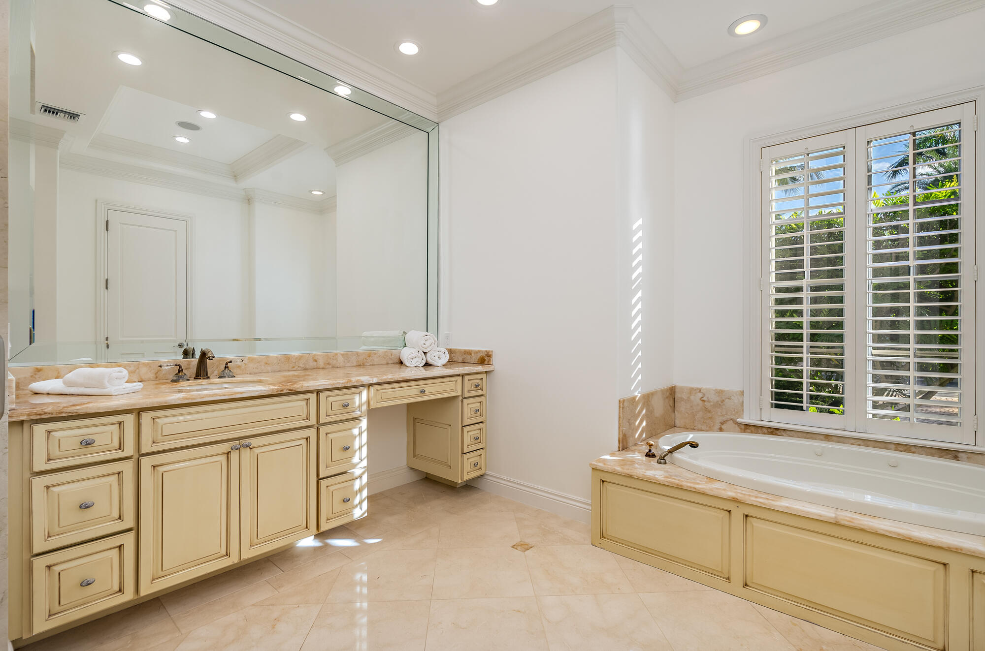 EL ENCANTO - Residential Lease