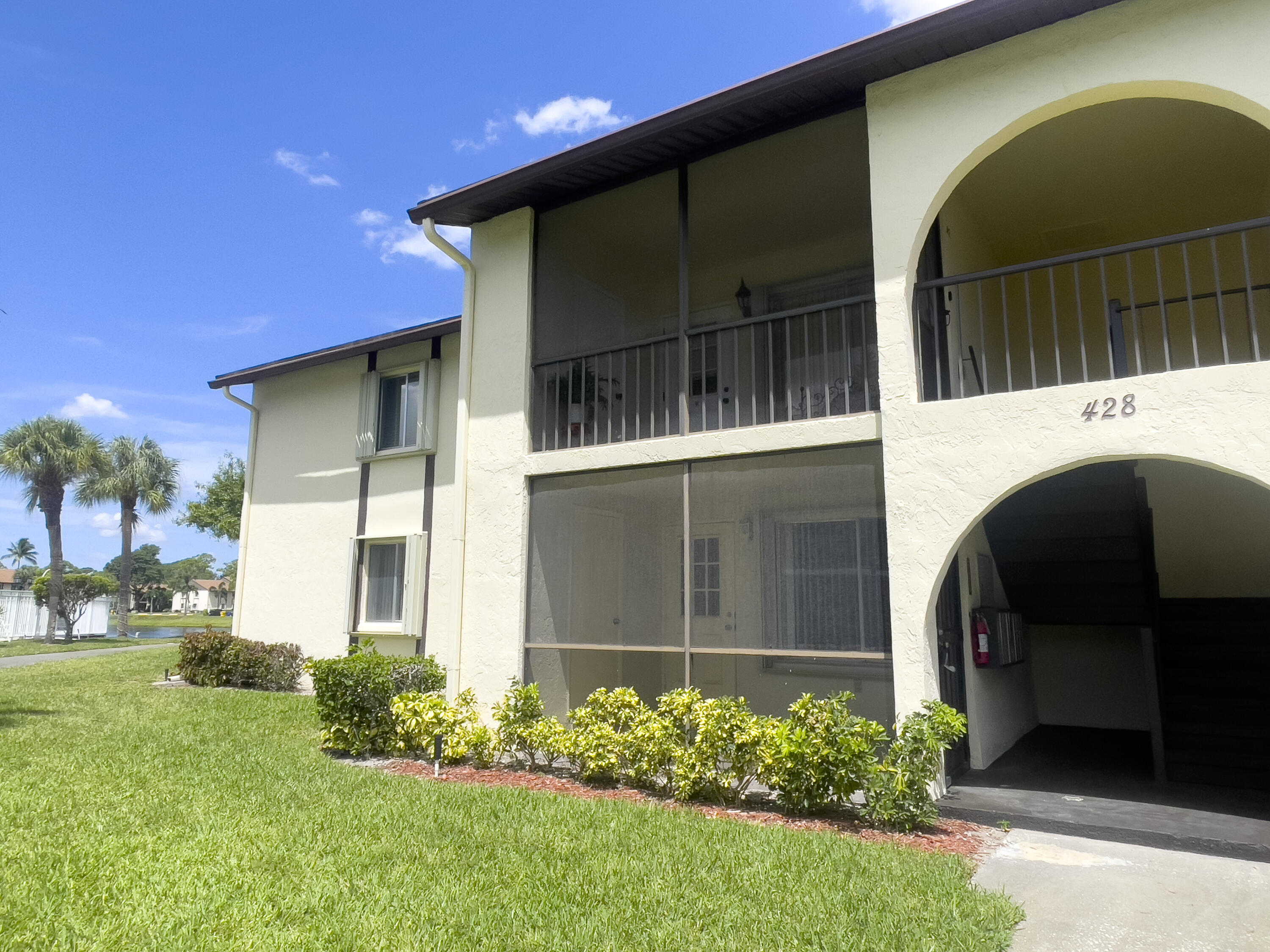 Updated condo for seniors, one of the lowest assoc payment around, wonderful maintenance, deed it parking spot, New A/C, Water Heater, Electric Box inside, paint, flooring, kitchen appliances stainless steel, just bring your belongings.