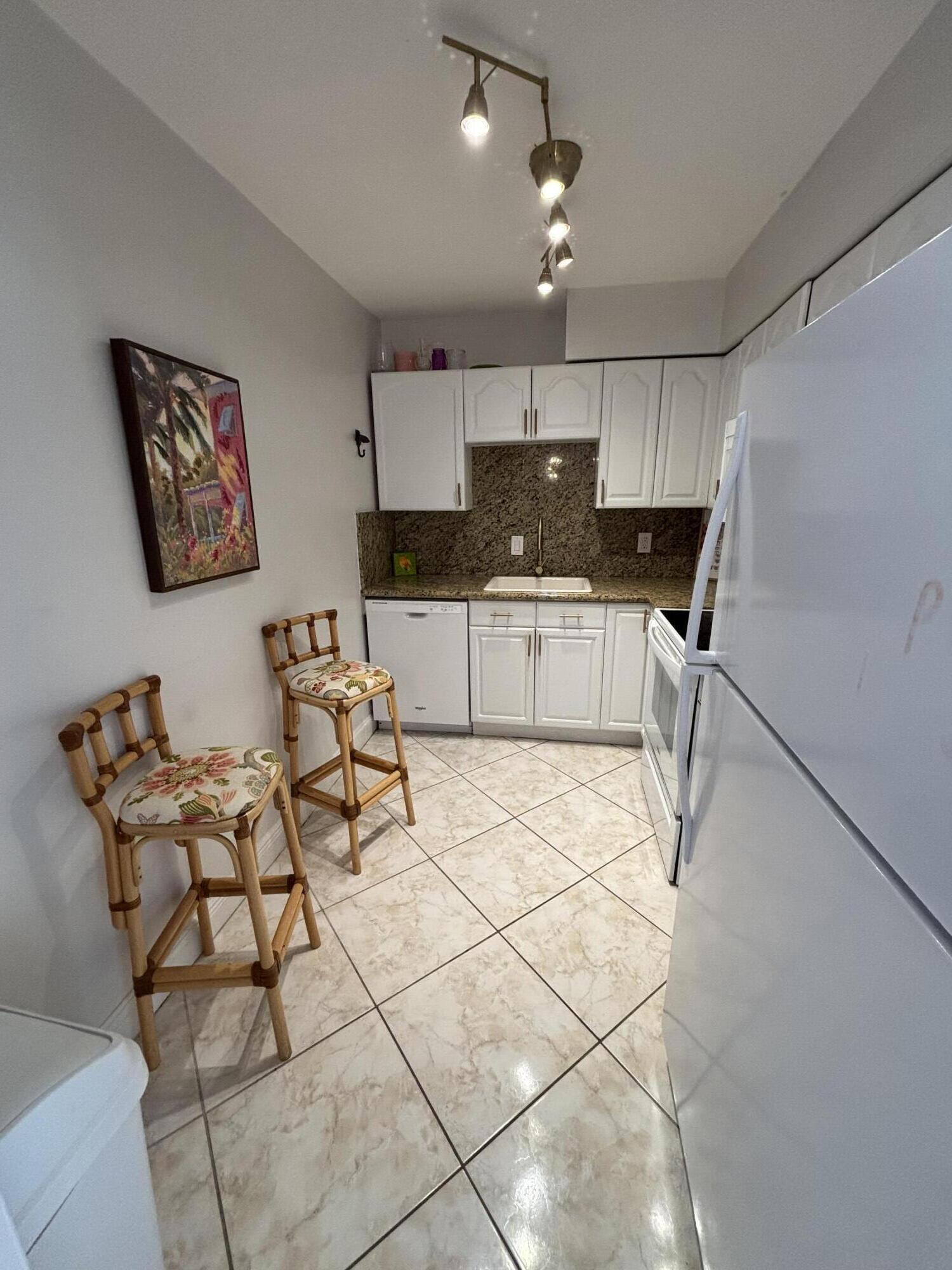 EARMAN VILLAS CONDO - Residential Lease