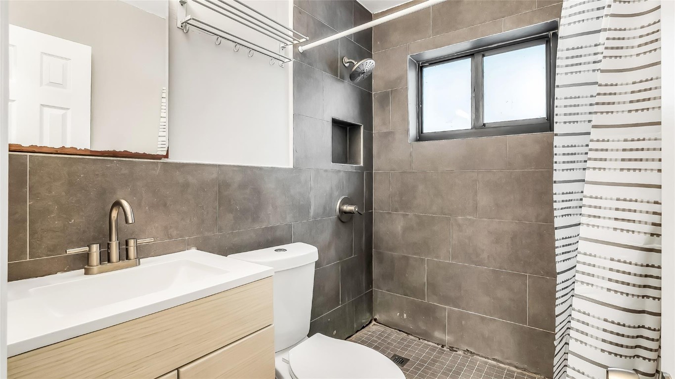 Woodlawn 11-28 B - Residential Income