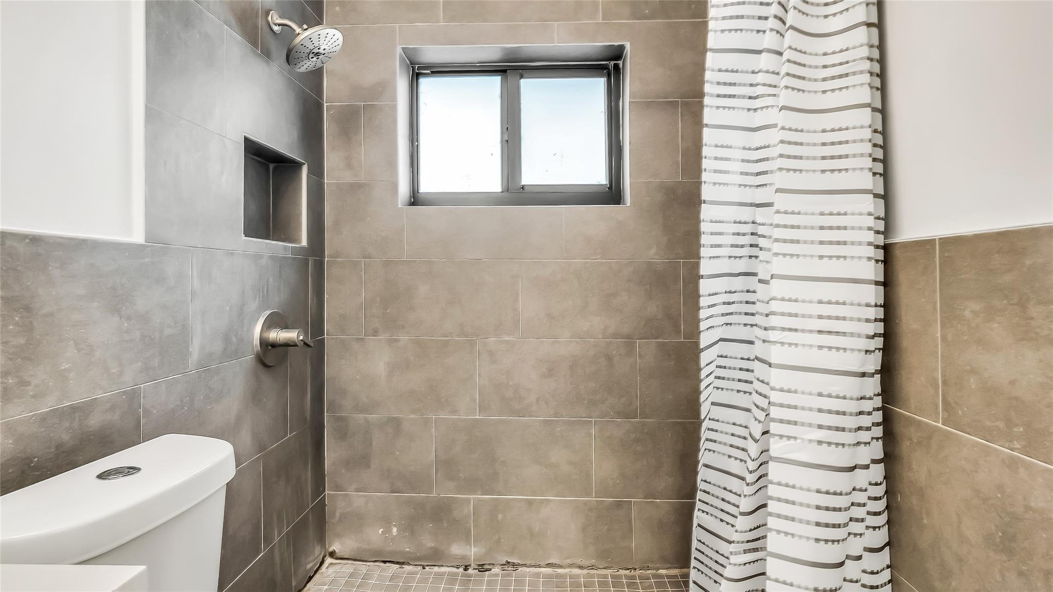 Woodlawn 11-28 B - Residential Income