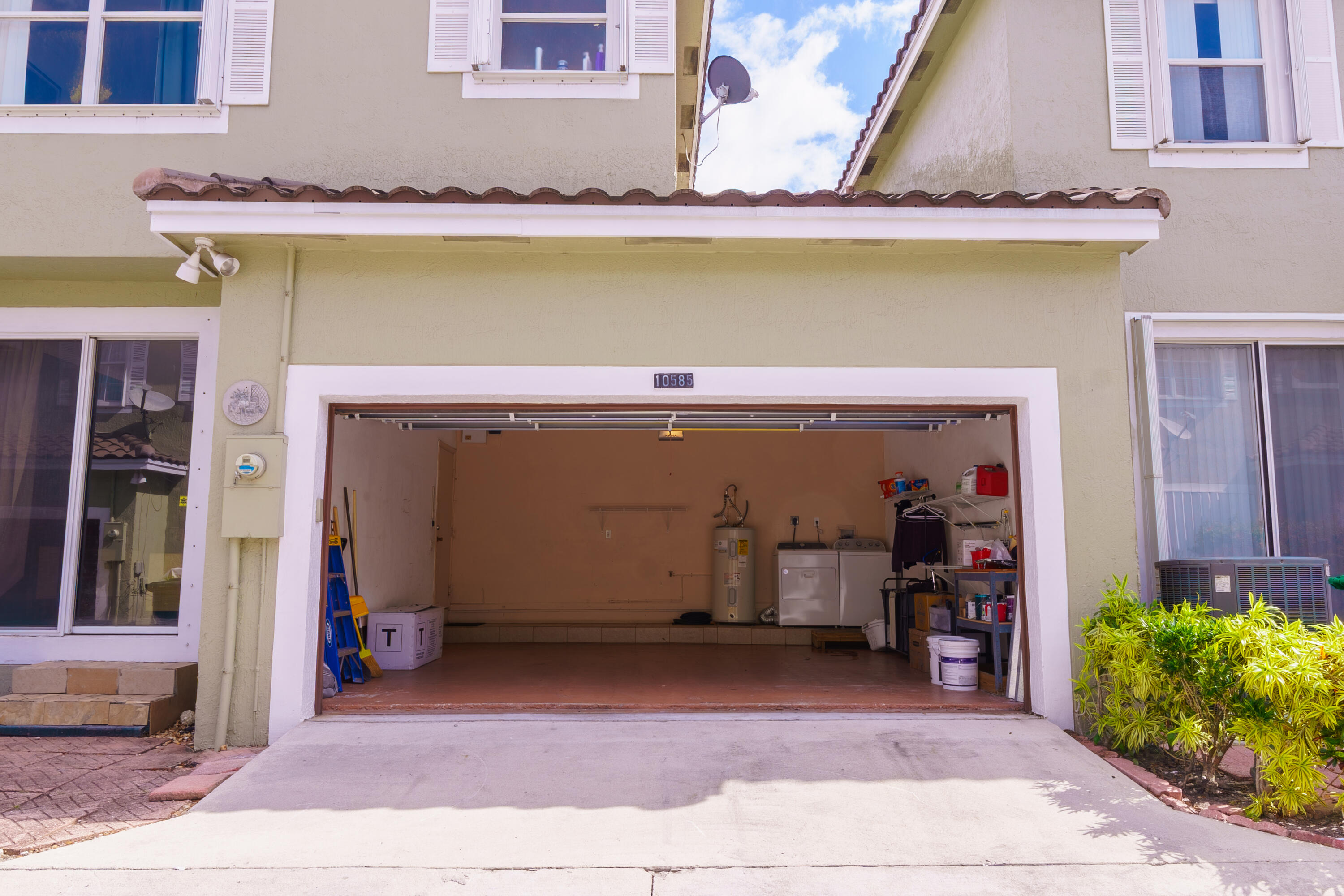 KENSINGTON MANOR - Residential