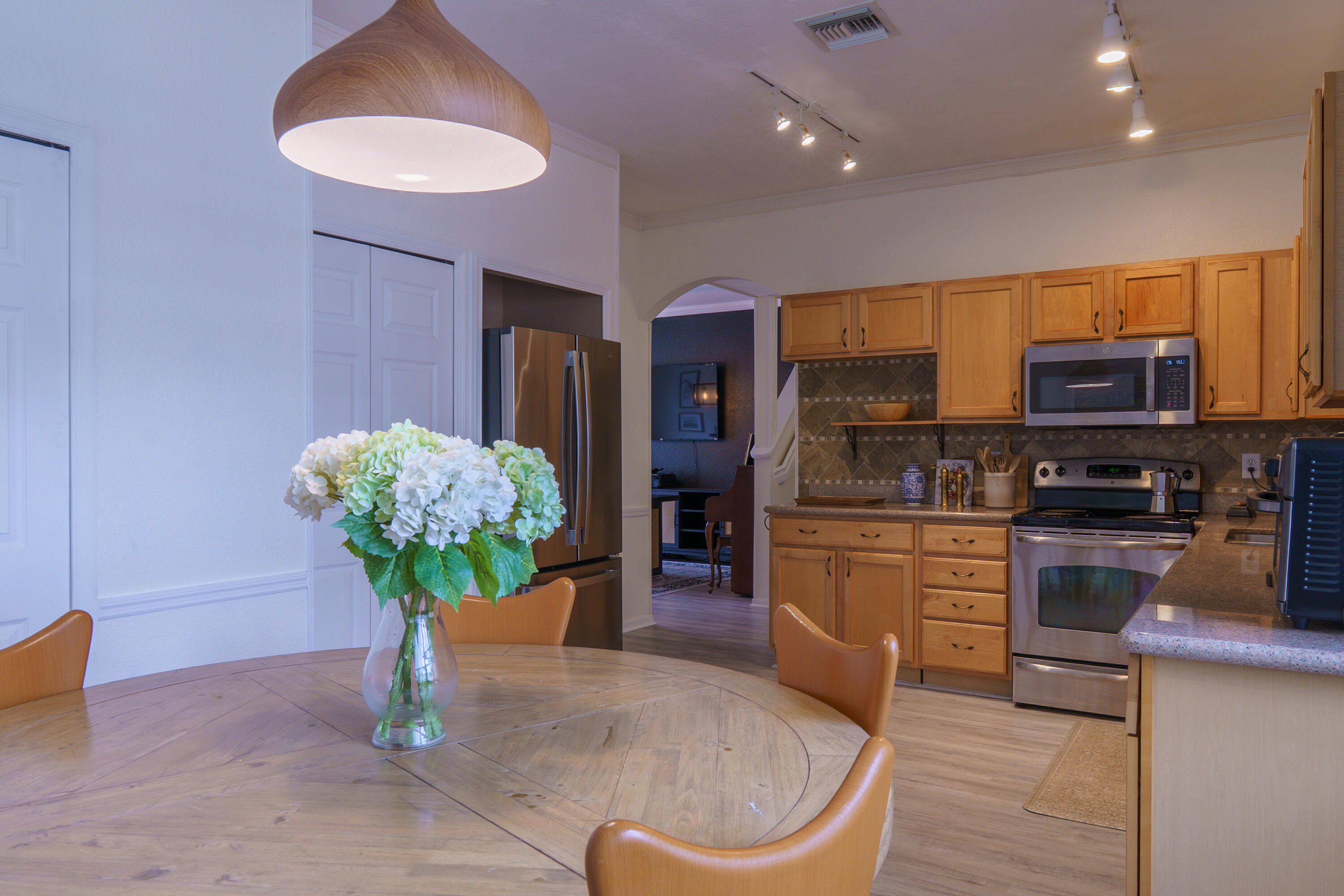 KENSINGTON MANOR - Residential