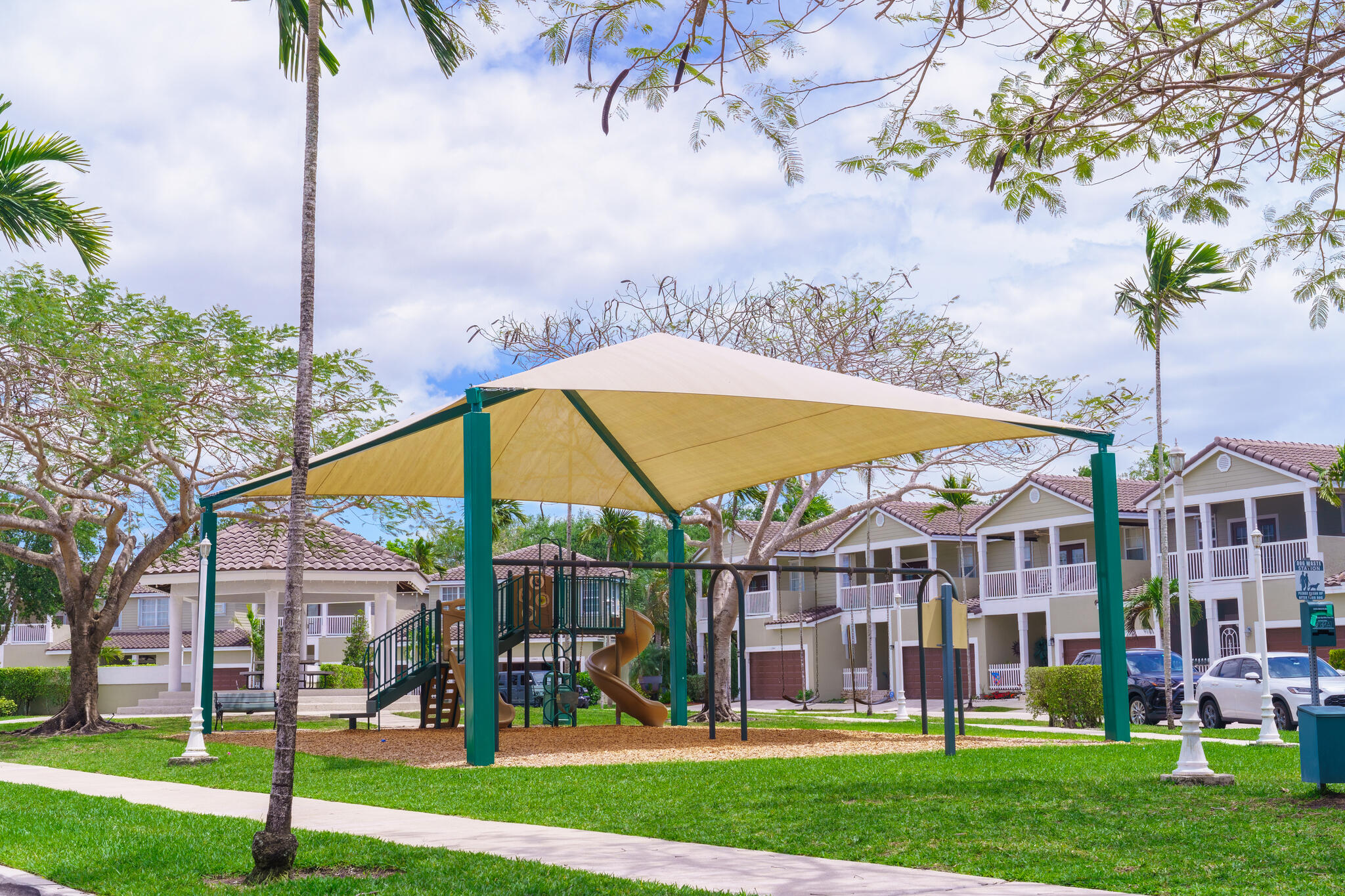 KENSINGTON MANOR - Residential