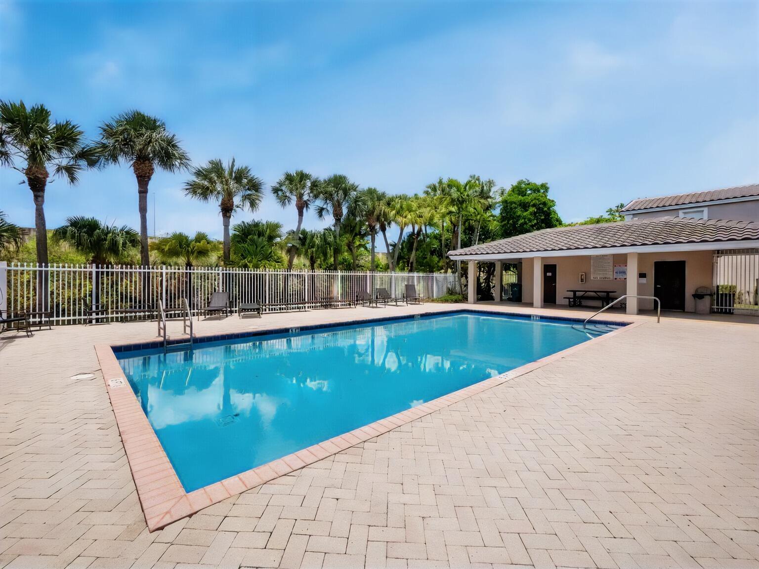 KENSINGTON MANOR - Residential