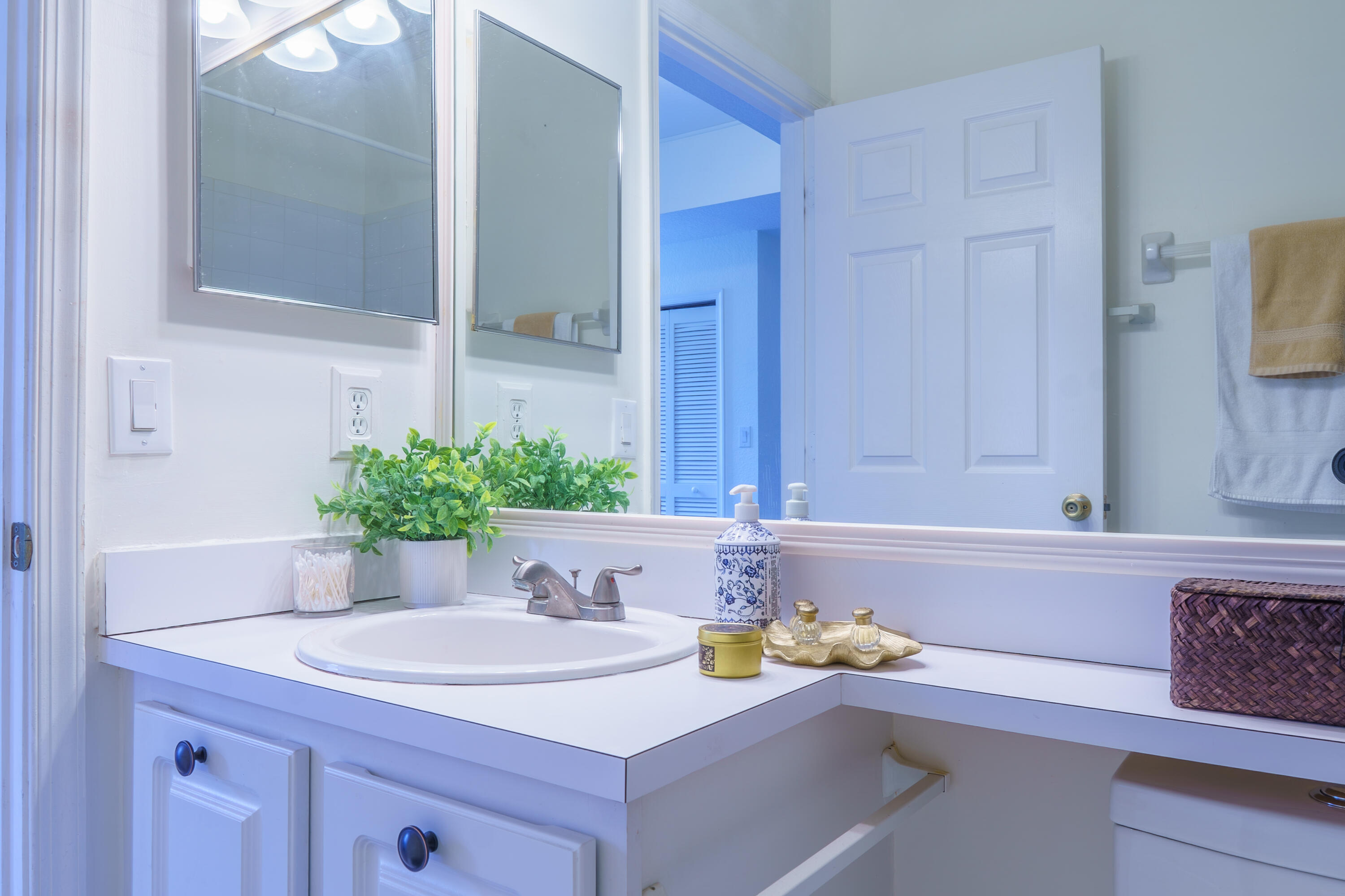 KENSINGTON MANOR - Residential