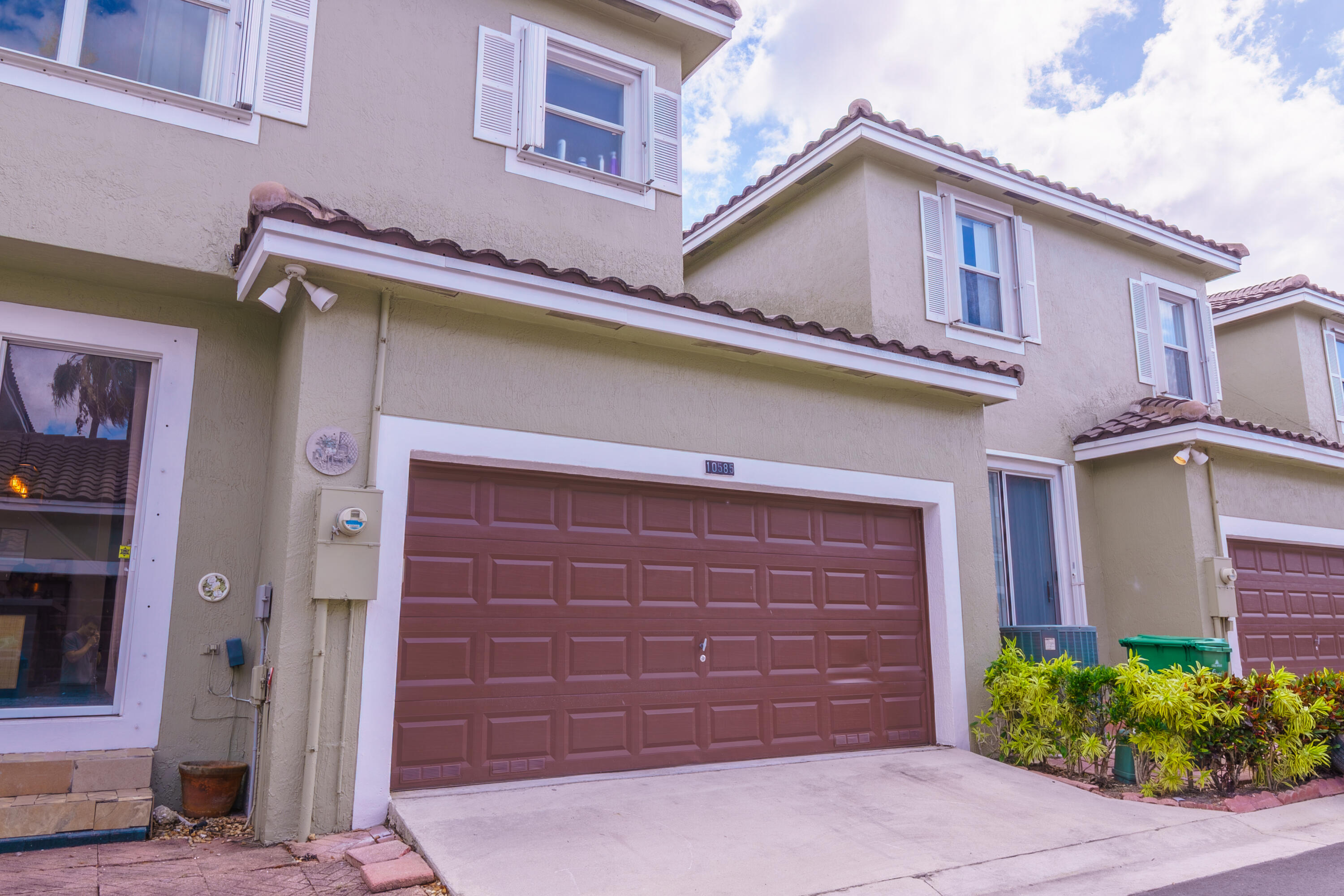 KENSINGTON MANOR - Residential