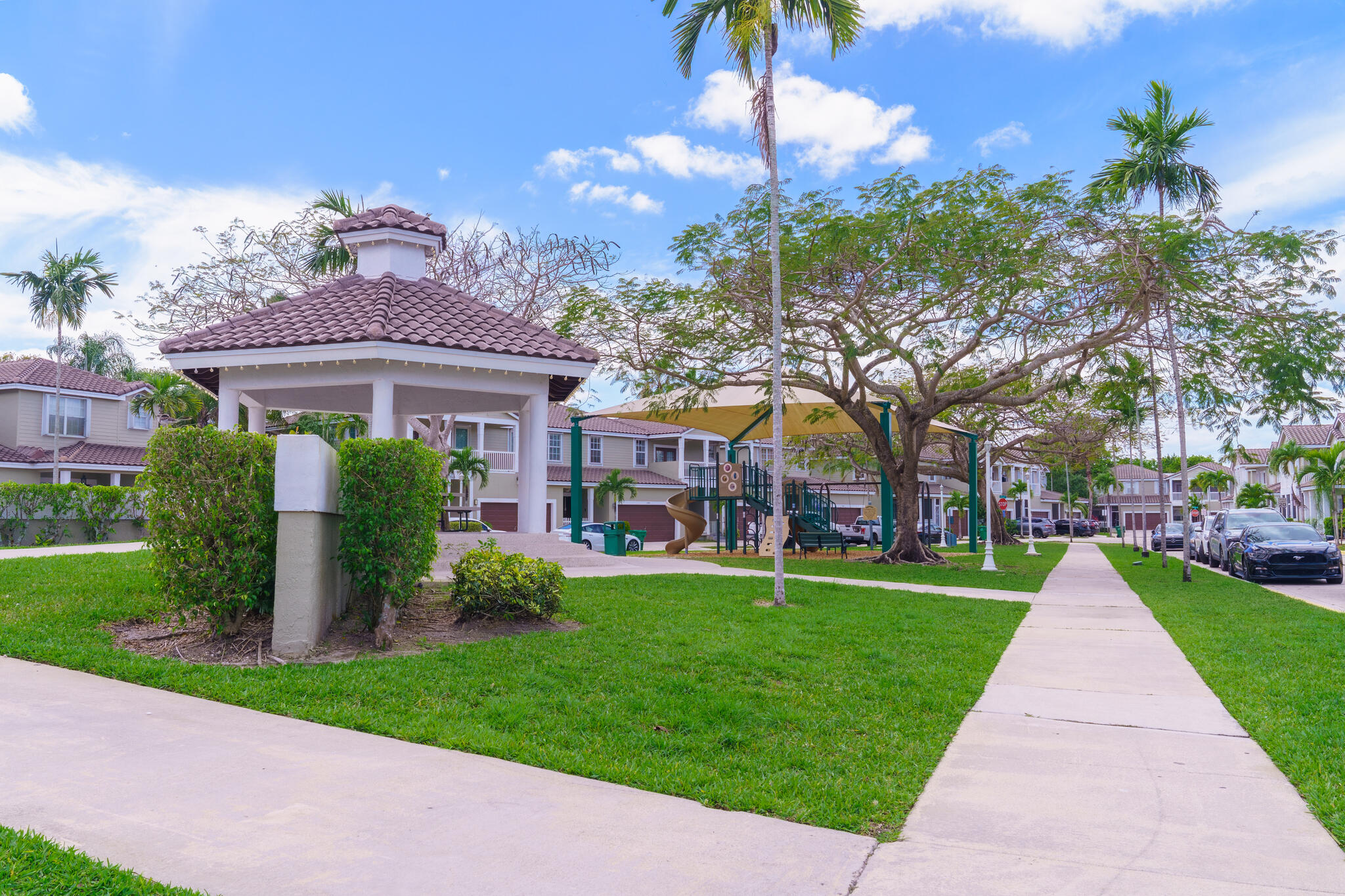 KENSINGTON MANOR - Residential