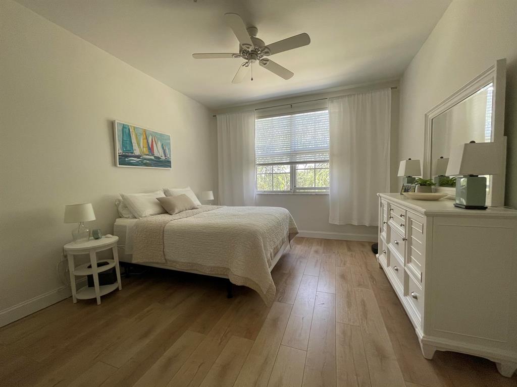 Beautifully renovated 3rd floor unit with 3 bedrooms and 2 full baths. Stunning floors, spacious rooms, fantastic closets, renovated bathrooms, on e car garage - this unit has it all and then some. No neighbors above and impact windows make this 3rd floor unit a super quiet and well insulated space. St Andrews has incredible amenities, including a fitness center and pool. Don't delay, this rental won't last long!