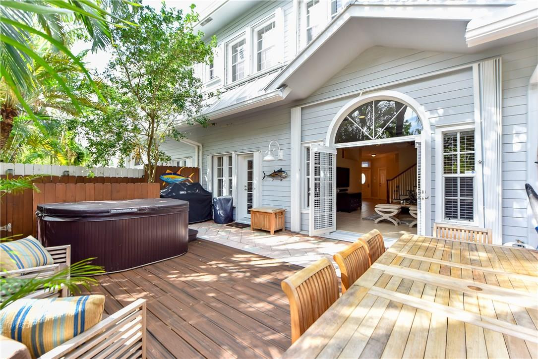 Islander Townhomes - Residential