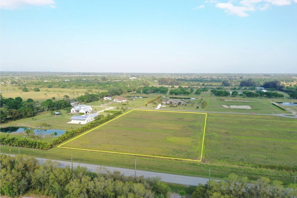 Photo of 555 65th Avenue SW, Vero Beach, FL 32968 (MLS # F10523250)