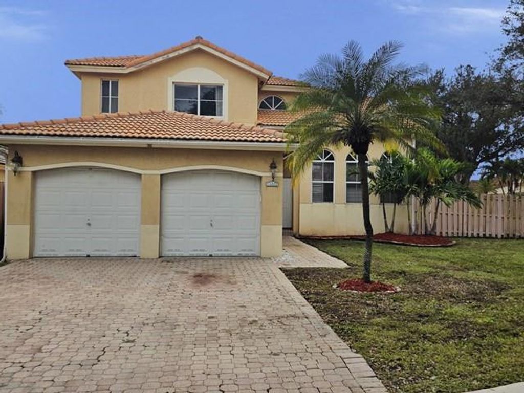 Photo of 14422 N Royal Cove Circle, Davie, FL 33325 (MLS # F10539559)
