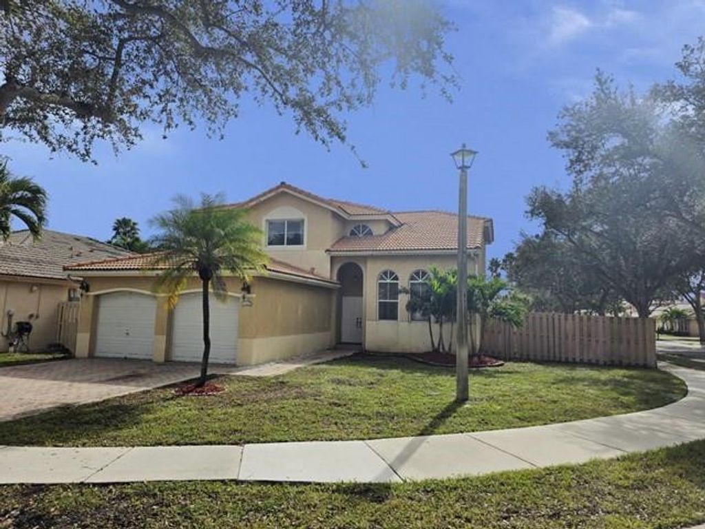 Photo of 14422 N Royal Cove Circle, Davie, FL 33325 (MLS # F10539559)