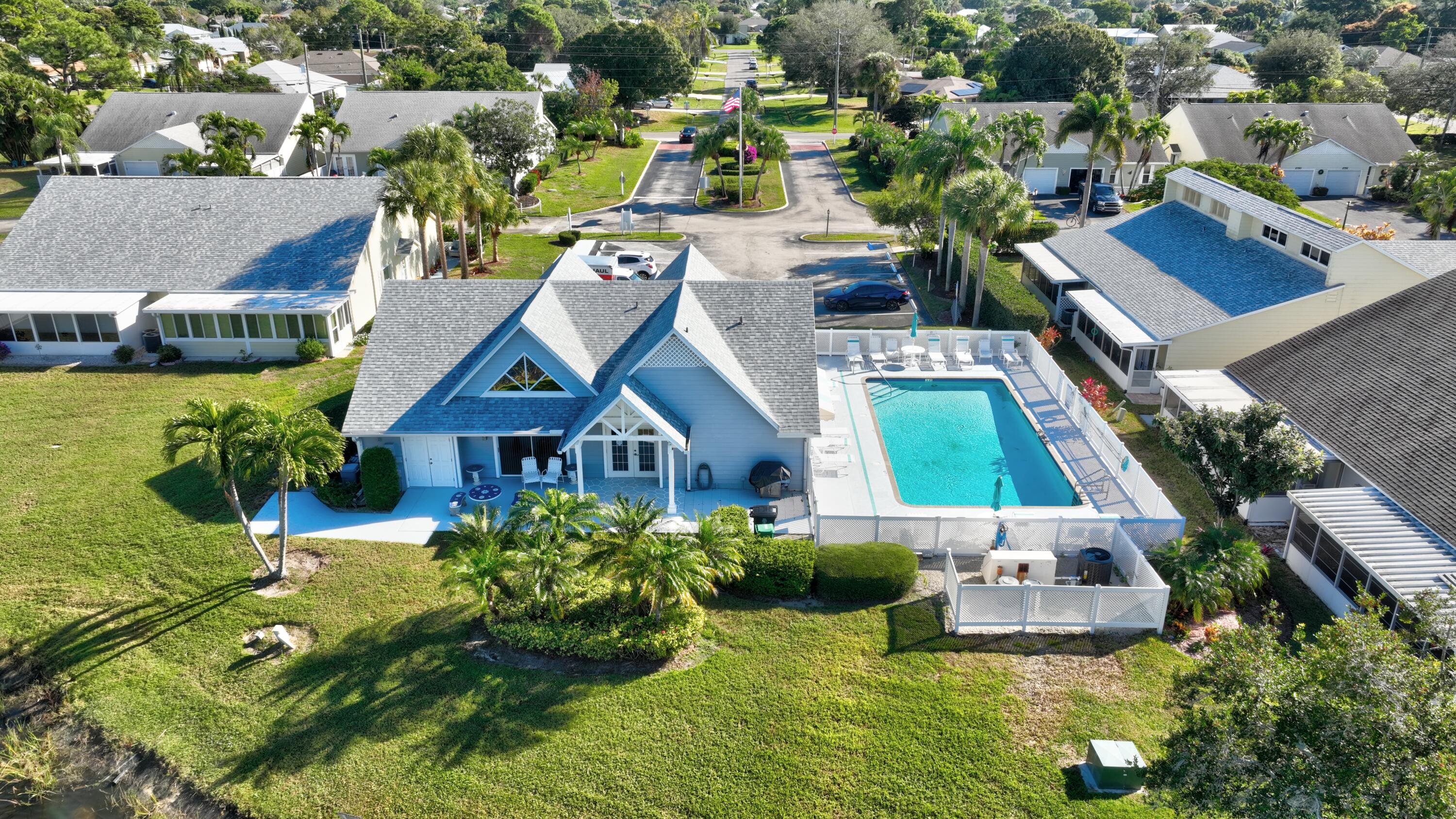 TROPICAL EAST - Residential