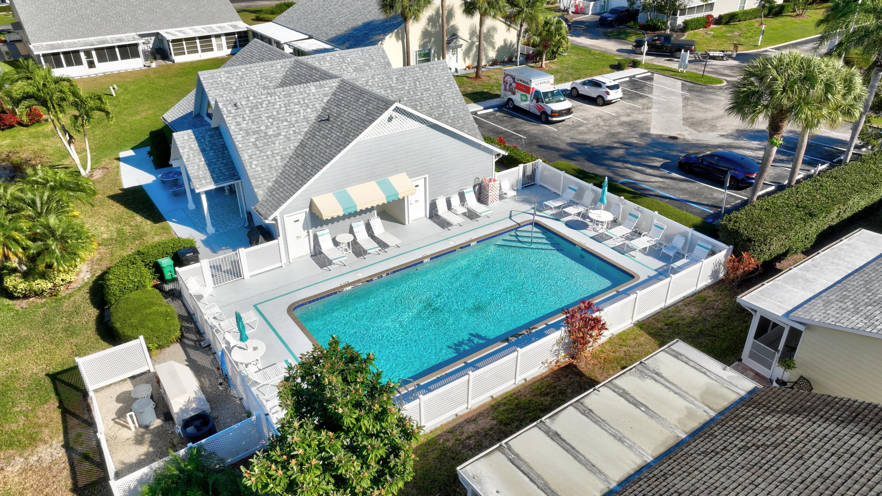 TROPICAL EAST - Residential