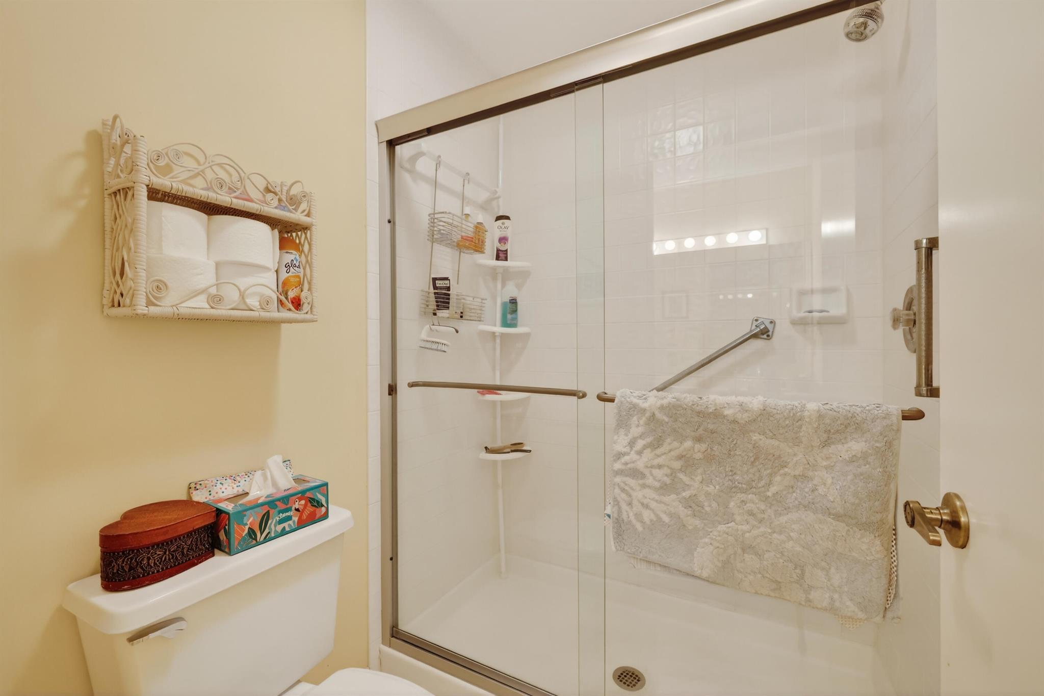 TROPICAL EAST - Residential