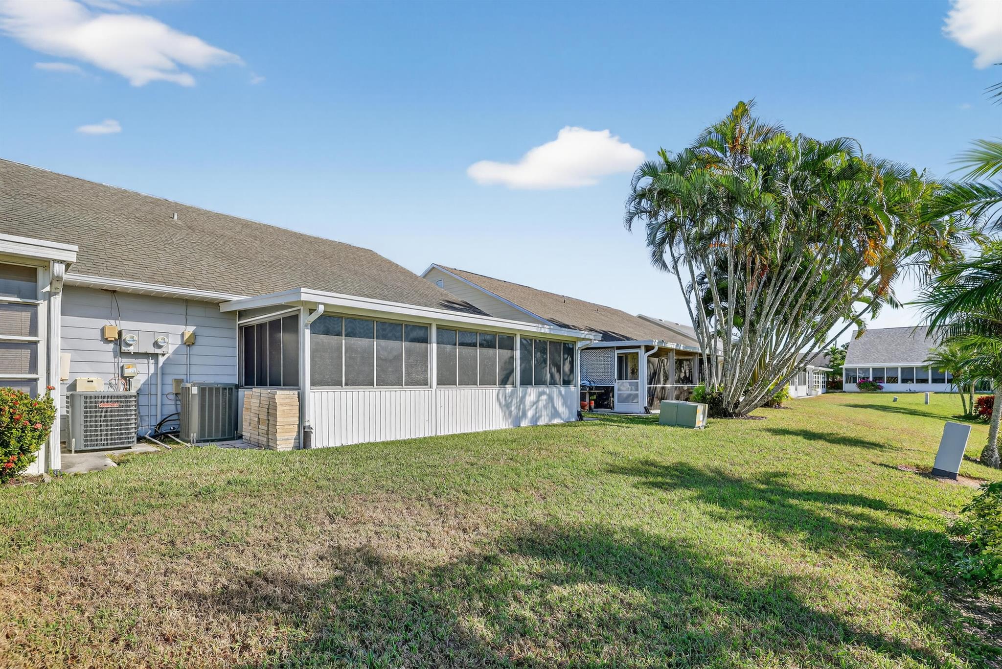 TROPICAL EAST - Residential