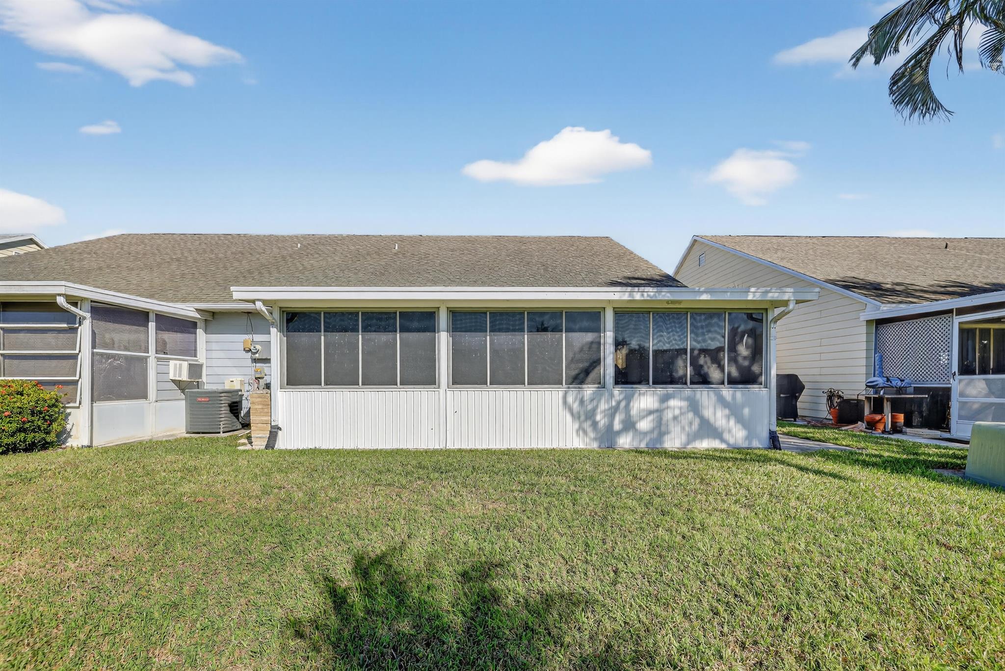 TROPICAL EAST - Residential