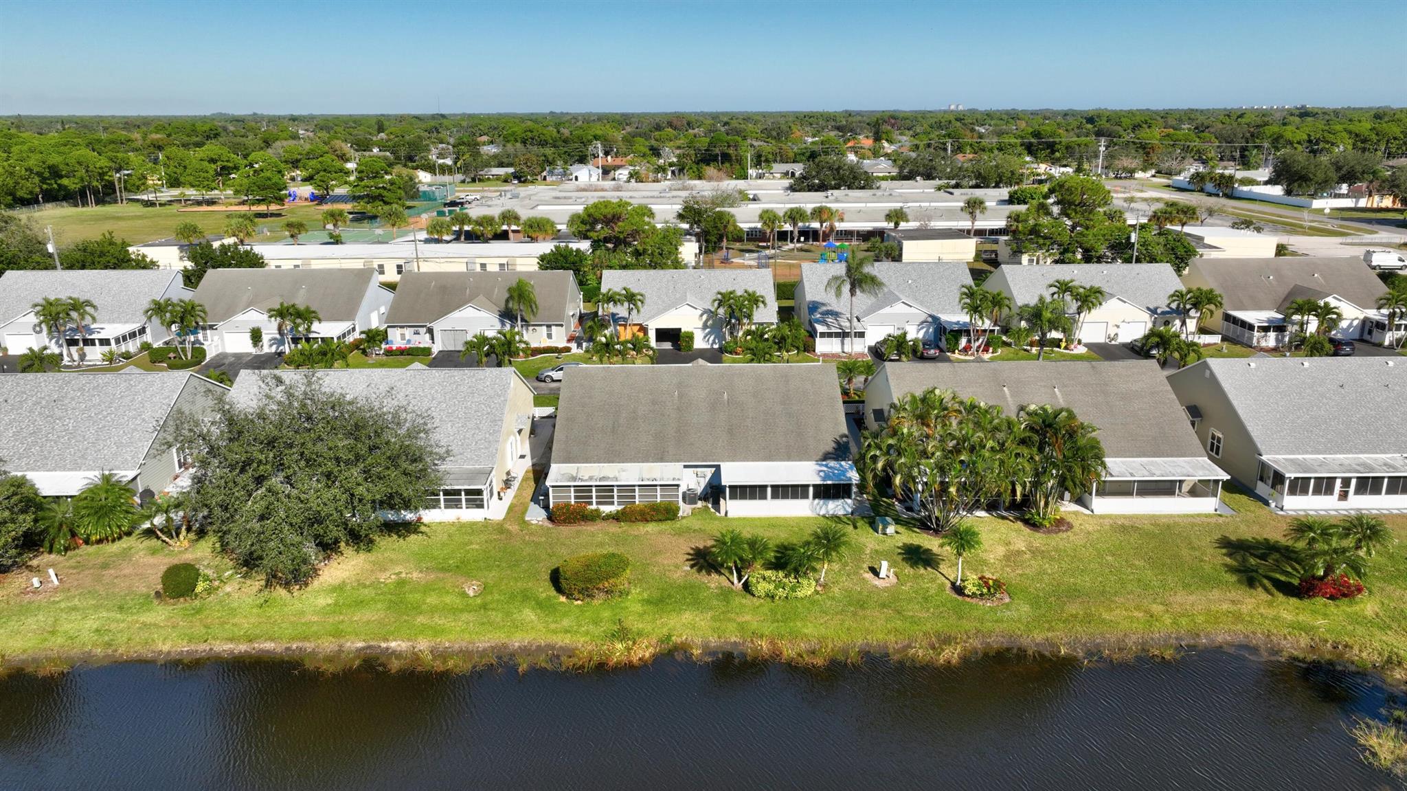 TROPICAL EAST - Residential